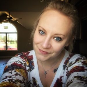 Meet your Posher, Alicia